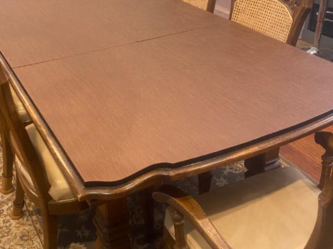 Scalloped edge dining table pad