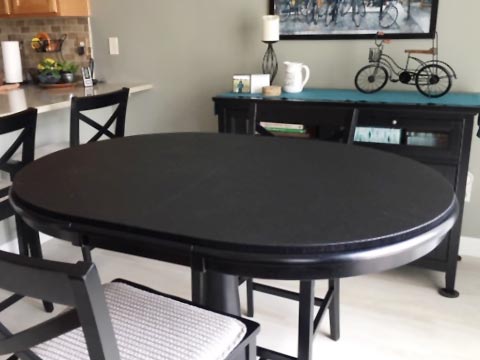 Oval-shaped table protector photo