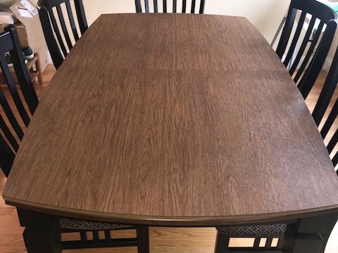 Maple woodgrain table pad with roudned ends